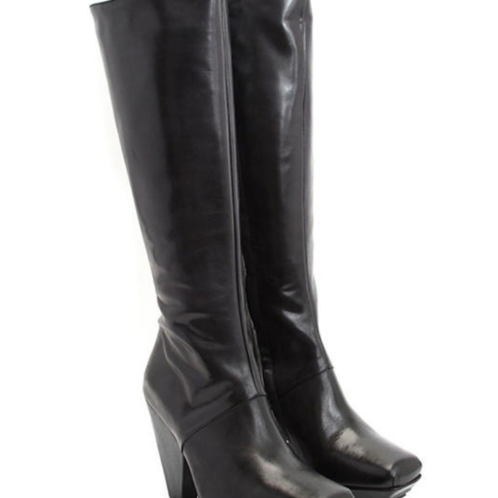 Fluevog leeward on course